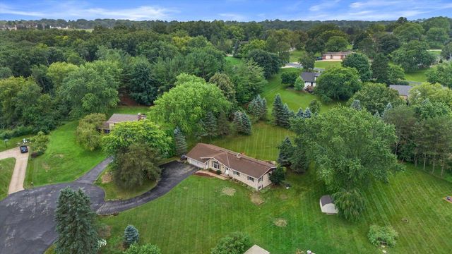 W265N6553 Beacon Hills CIRCLE, Lisbon, WI 53089
