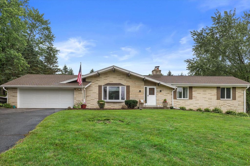 W265N6553 Beacon Hills CIRCLE, Lisbon, WI 53089