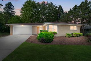 92-88 N AIRLITE Street, Elgin, IL 60123