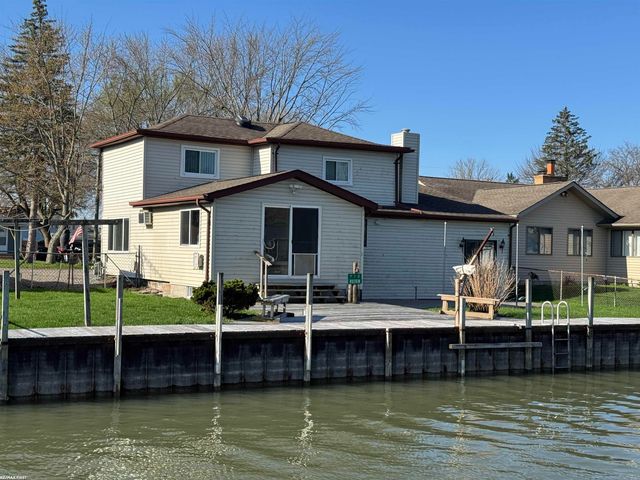 710 Ruskin Avenue, Algonac, MI 48001