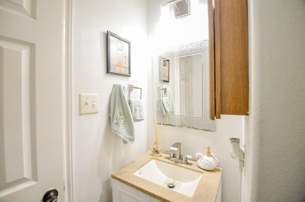 Image 14 of property listing at 3115 Sachse Court, Katy, TX 77449