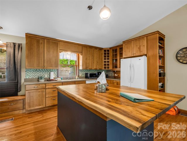 122 Raptor Court, Lake Lure, NC 28746