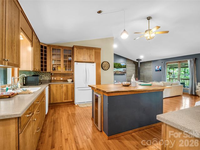 122 Raptor Court, Lake Lure, NC 28746