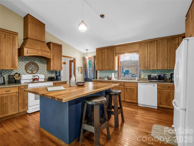 122 Raptor Court, Lake Lure, NC 28746