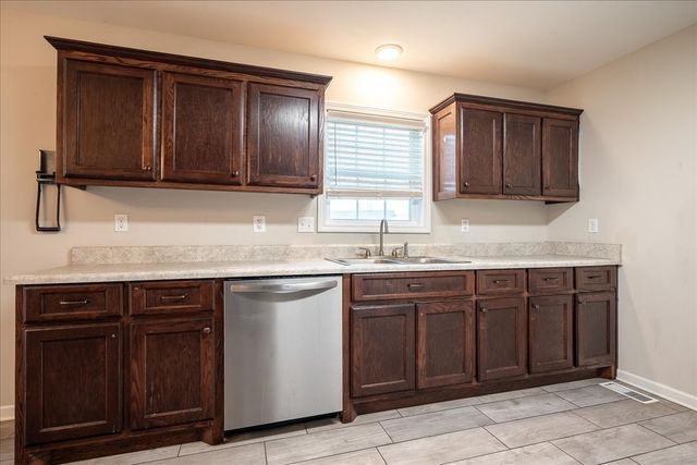 204 Brace Rd, Summertown, TN 38483