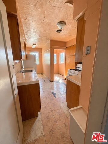 1808 W 38th Street, Los Angeles, CA 90062