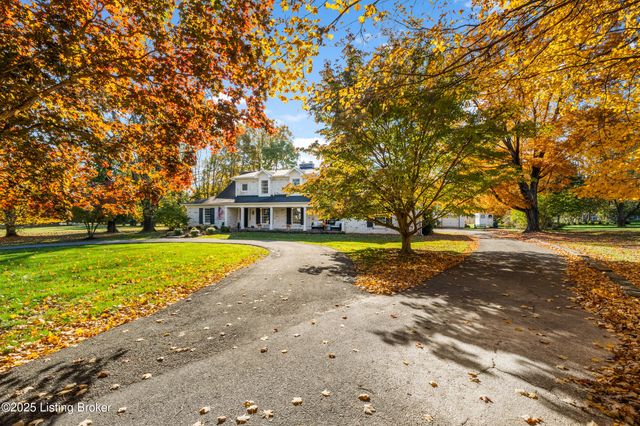 12902 N Osage Rd, Anchorage, KY 40223