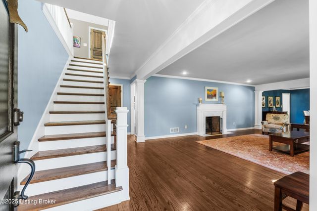 12902 N Osage Rd, Anchorage, KY 40223