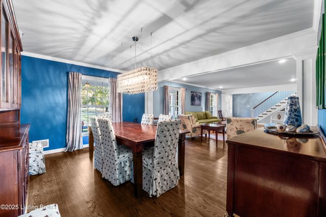 12902 N Osage Rd, Anchorage, KY 40223