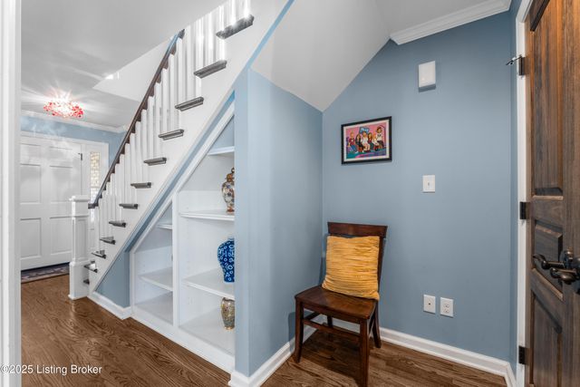 12902 N Osage Rd, Anchorage, KY 40223