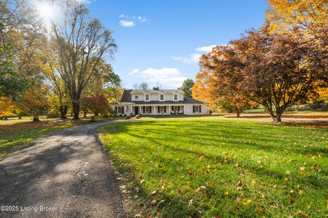 12902 N Osage Rd, Anchorage, KY 40223