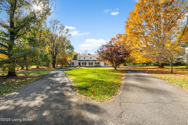 12902 N Osage Rd, Anchorage, KY 40223