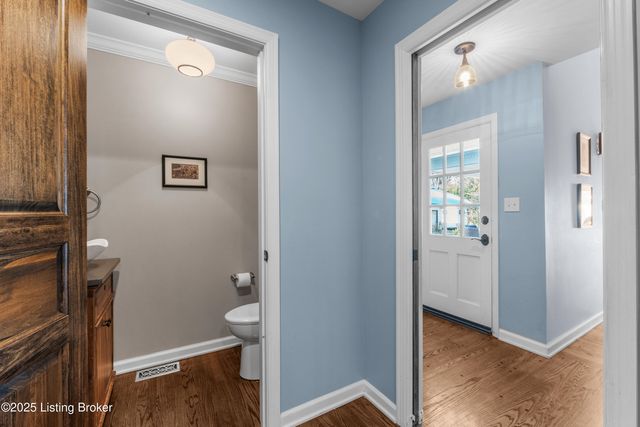 12902 N Osage Rd, Anchorage, KY 40223