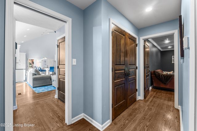 12902 N Osage Rd, Anchorage, KY 40223