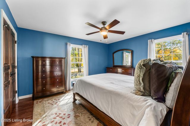 12902 N Osage Rd, Anchorage, KY 40223