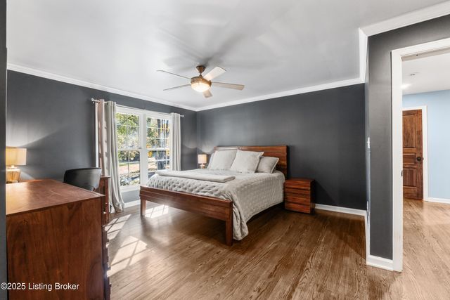 12902 N Osage Rd, Anchorage, KY 40223