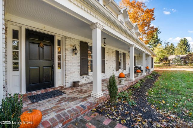 12902 N Osage Rd, Anchorage, KY 40223