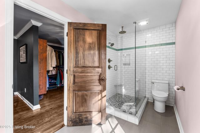 12902 N Osage Rd, Anchorage, KY 40223