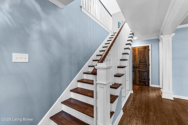 12902 N Osage Rd, Anchorage, KY 40223