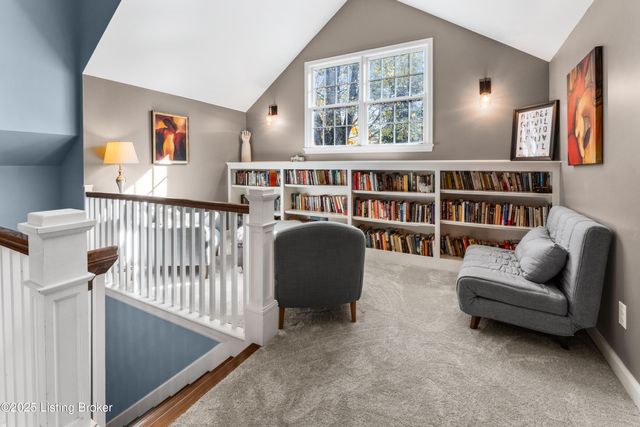 12902 N Osage Rd, Anchorage, KY 40223