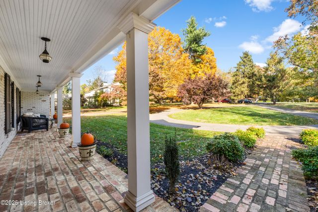 12902 N Osage Rd, Anchorage, KY 40223