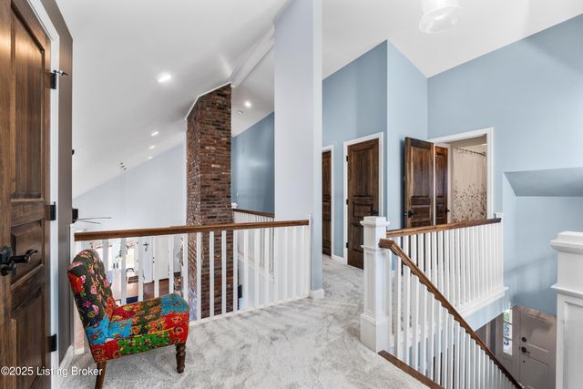 12902 N Osage Rd, Anchorage, KY 40223