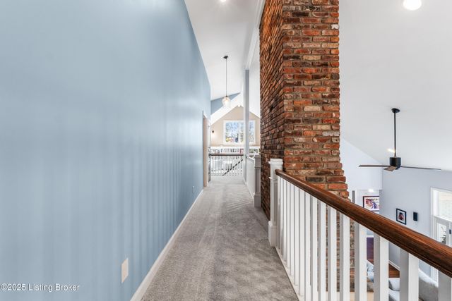 12902 N Osage Rd, Anchorage, KY 40223