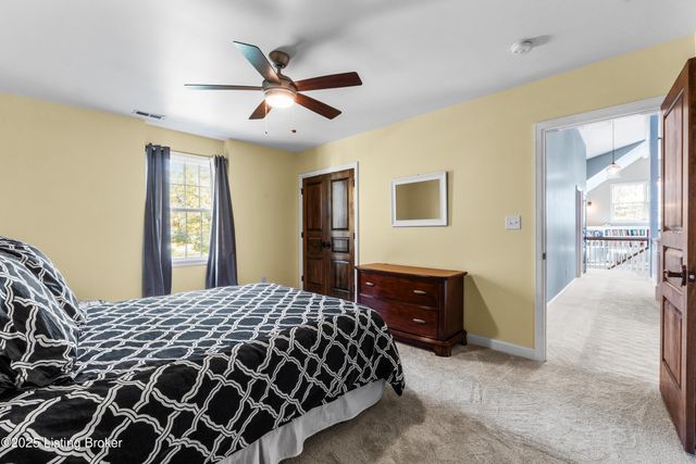 12902 N Osage Rd, Anchorage, KY 40223