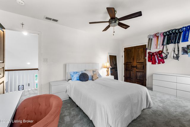 12902 N Osage Rd, Anchorage, KY 40223