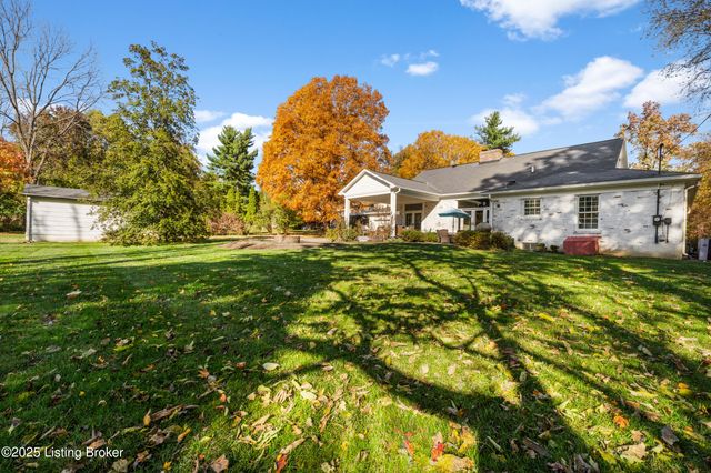 12902 N Osage Rd, Anchorage, KY 40223