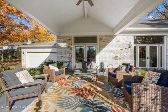 12902 N Osage Rd, Anchorage, KY 40223