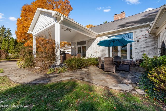 12902 N Osage Rd, Anchorage, KY 40223