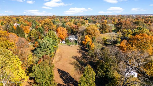 12902 N Osage Rd, Anchorage, KY 40223