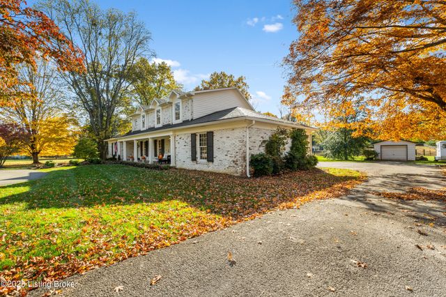 12902 N Osage Rd, Anchorage, KY 40223