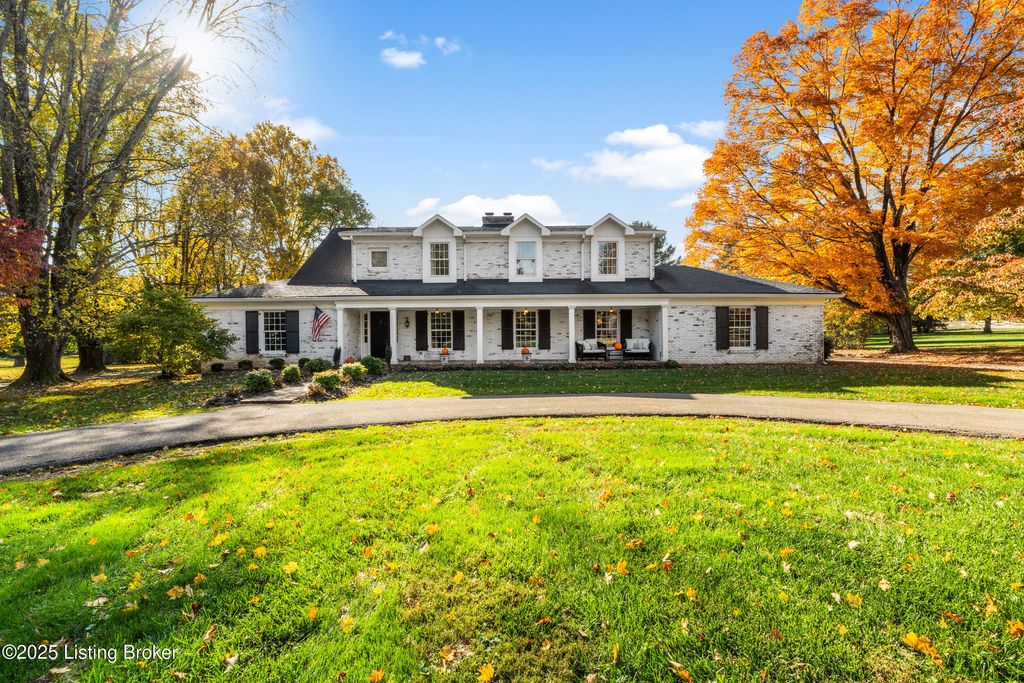 12902 N Osage Rd, Anchorage, KY 40223