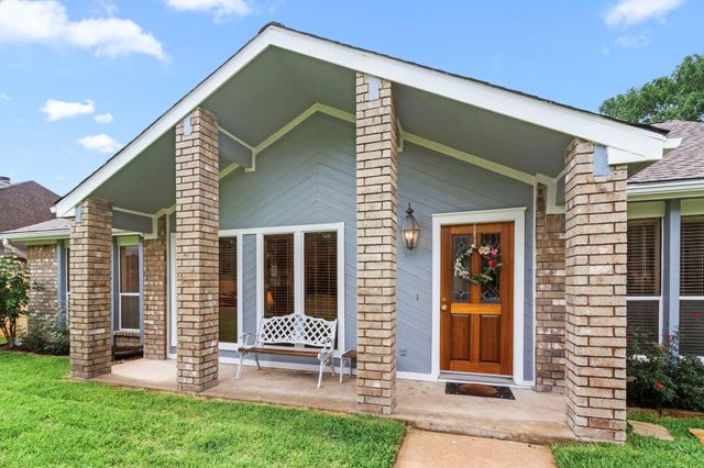 815 Millpond Drive, Sugar Land, TX 77498