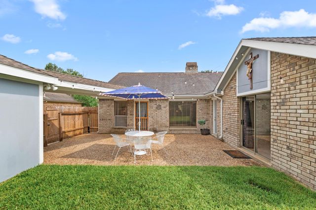 815 Millpond Drive, Sugar Land, TX 77498