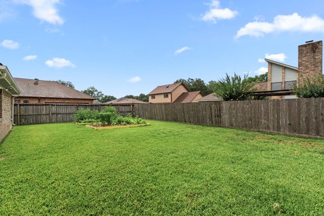 815 Millpond Drive, Sugar Land, TX 77498