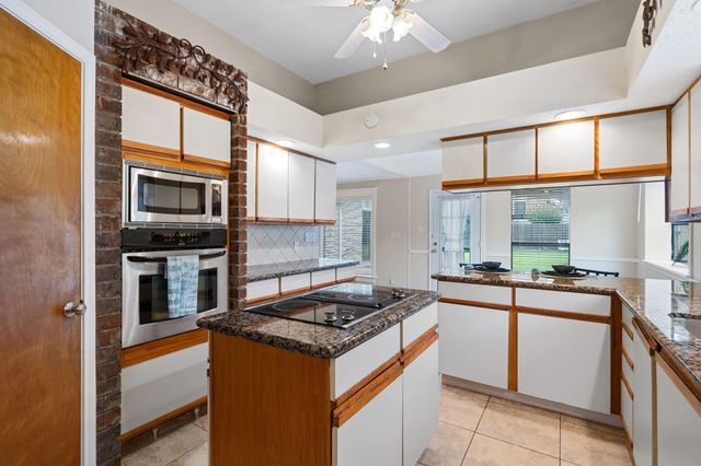 815 Millpond Drive, Sugar Land, TX 77498