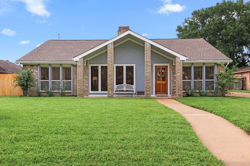 815 Millpond Drive, Sugar Land, TX 77498