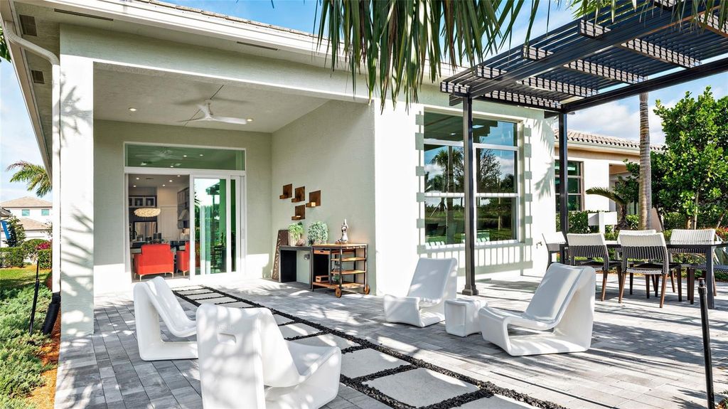 Image 2 of property listing at 391 VERONA WAY, Lady Lake, FL 32159