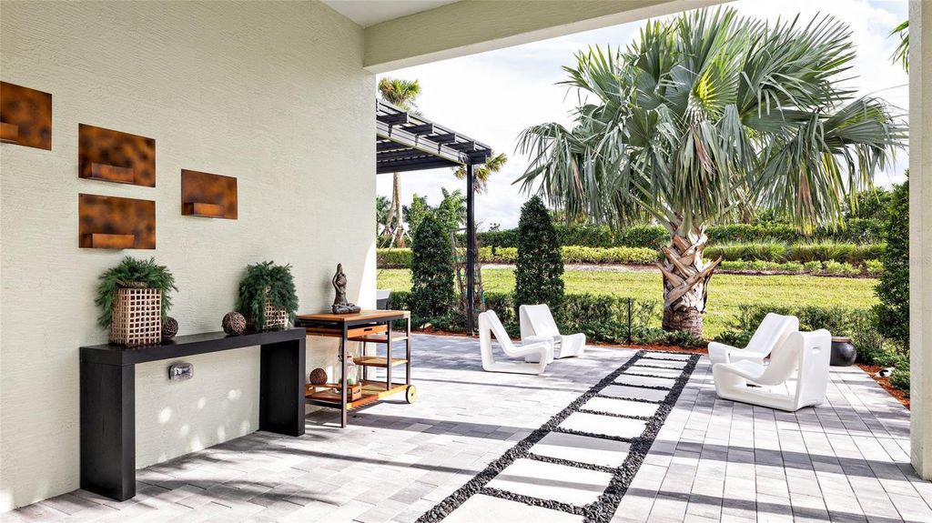 Image 5 of property listing at 391 VERONA WAY, Lady Lake, FL 32159