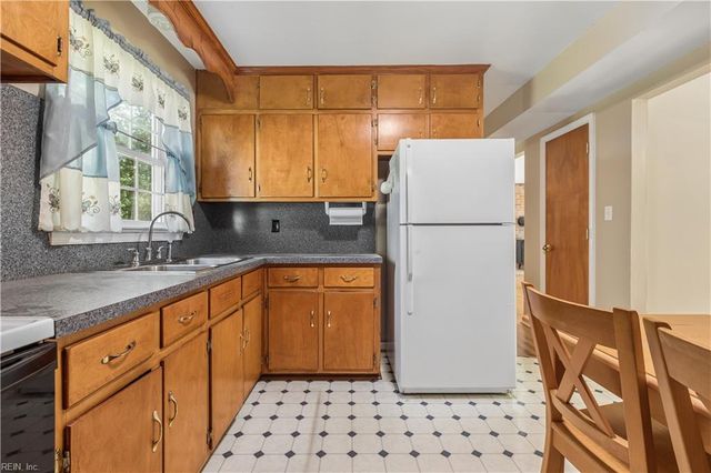 107 Cheadle Loop RD, Seaford, VA 23696
