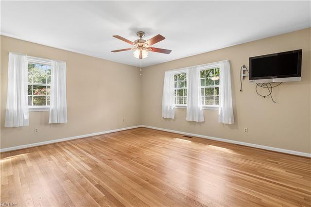 107 Cheadle Loop RD, Seaford, VA 23696