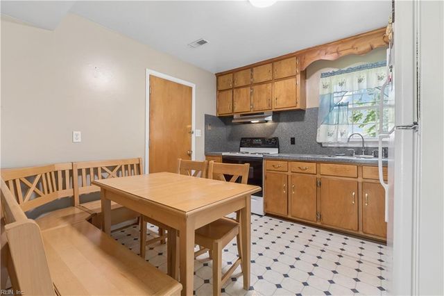 107 Cheadle Loop RD, Seaford, VA 23696