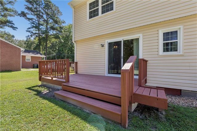 107 Cheadle Loop RD, Seaford, VA 23696