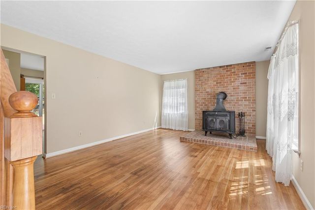 107 Cheadle Loop RD, Seaford, VA 23696
