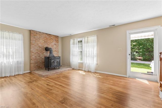 107 Cheadle Loop RD, Seaford, VA 23696