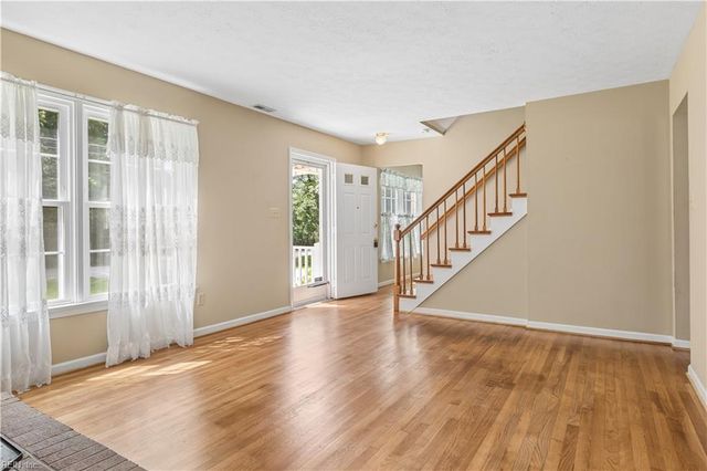 107 Cheadle Loop RD, Seaford, VA 23696