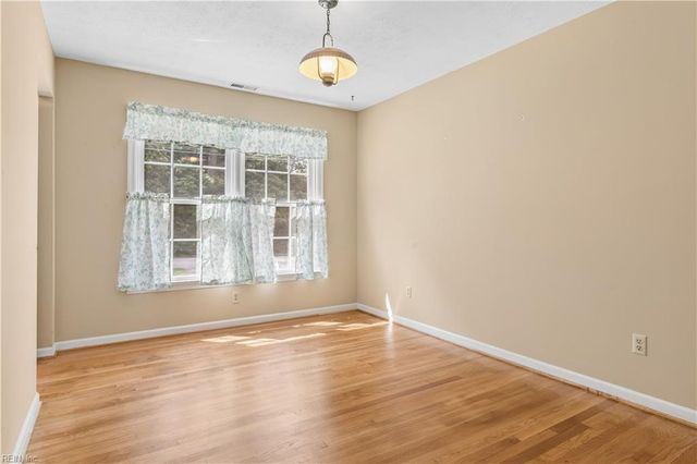 107 Cheadle Loop RD, Seaford, VA 23696